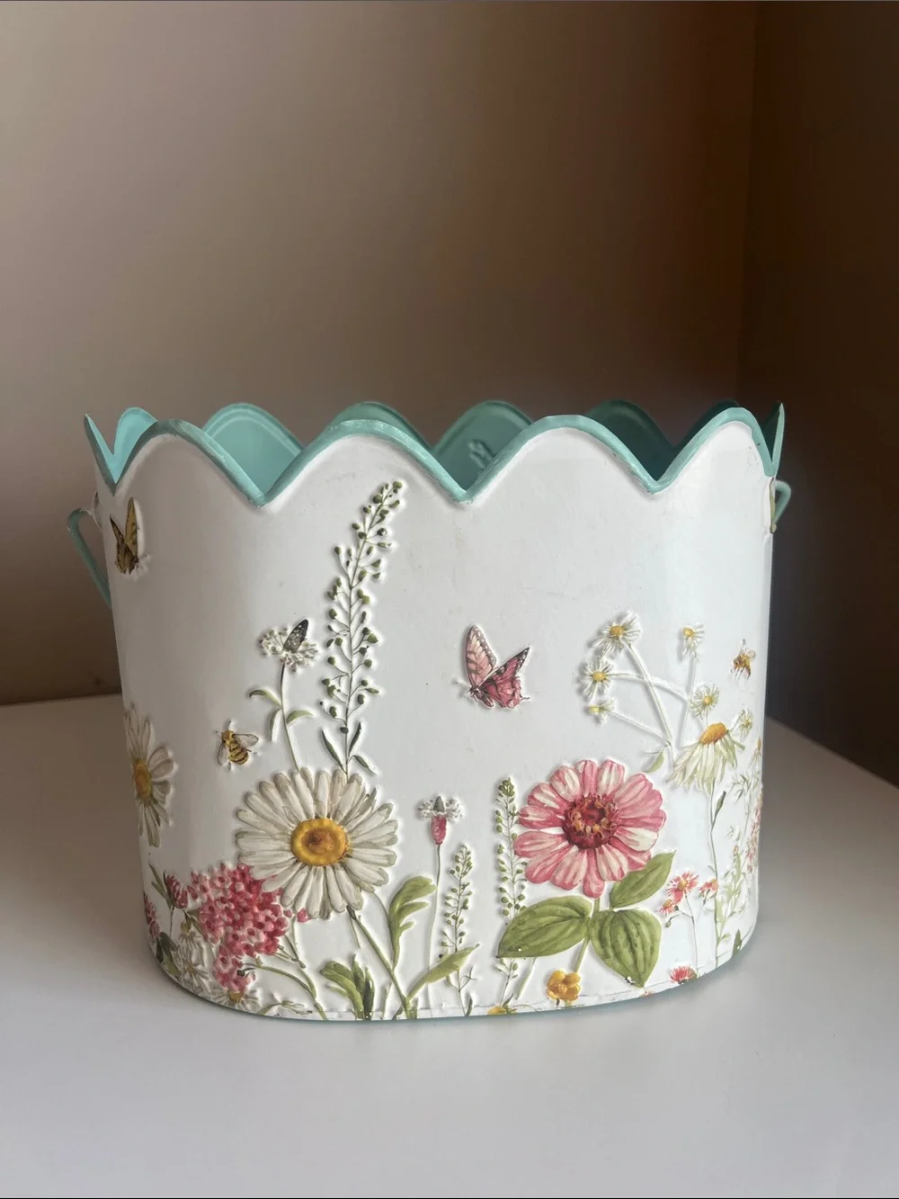 White Floral Scalloped Metal Planter with Mint Handle